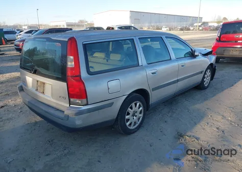 2002 Volvo V70 2.4 z USA, uszkodzony, nr VIN YV1SW61R121182063